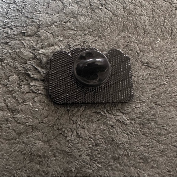 Pin - Pink Camera Pin - Picture 5 of 6